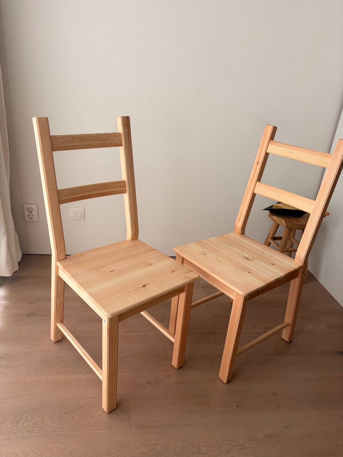 IKEA Ivar eetkamerstoel, Huis en Inrichting, Stoelen, Ophalen, Twee, Bruin, Zo goed als nieuw