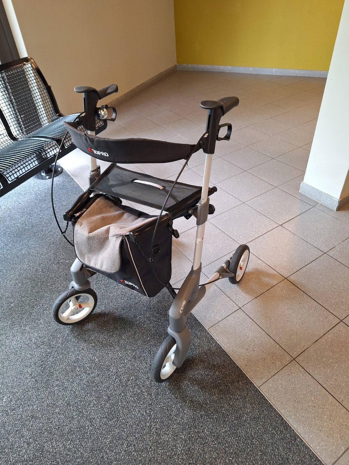 Foto 9 van Rollator lichtgewicht topra troja 5Glees beschrijving NW.ST