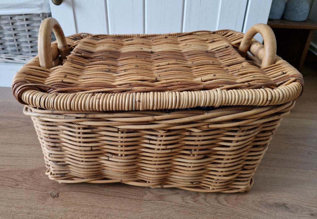 Rieten mand met deksel 43 x 35 x h20 cm *m, Ophalen, Mand, Zo goed als nieuw, Riet