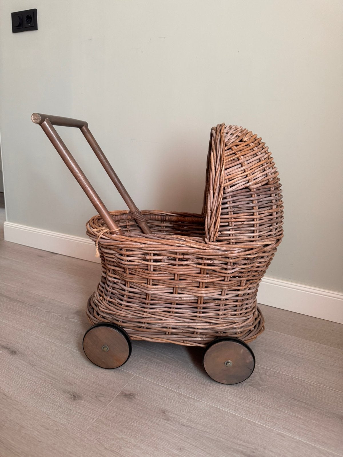 Rotan / riet / Poppenwagen, Ophalen, Zo goed als nieuw, Duw- of Trekspeelgoed