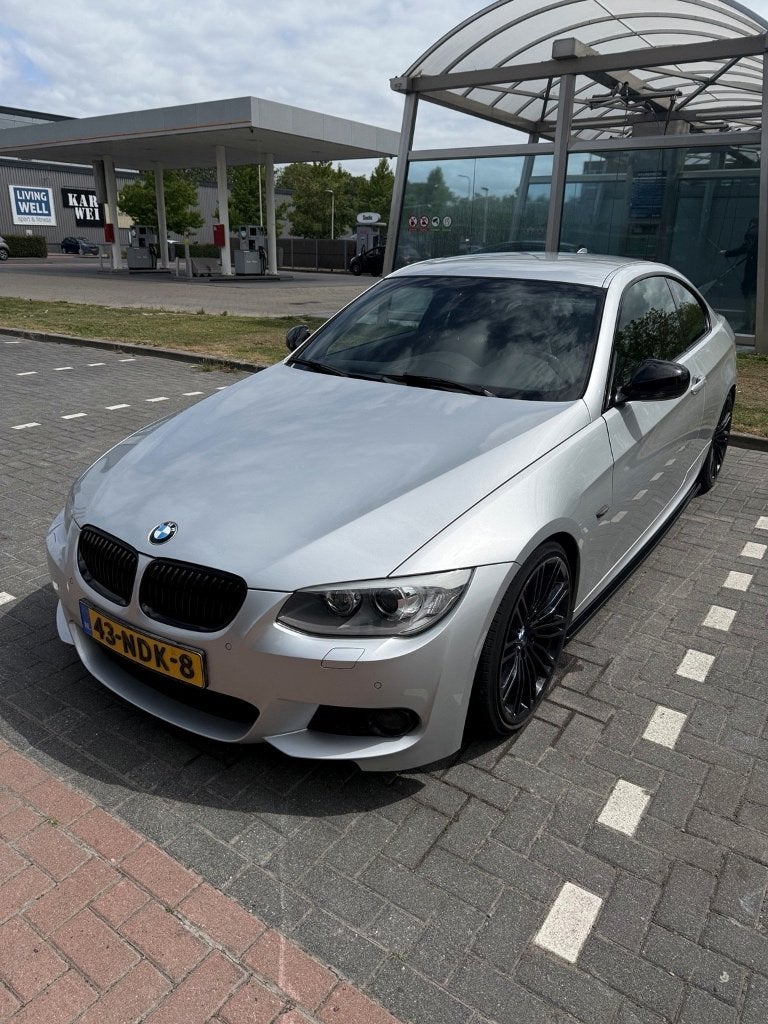 BMW 325i Coupé E92 LCI M-Pakket  schroefset en sportuitlaat, Auto's, 745 kg, Achterwielaandrijving, Navigatiesysteem, Zwart
