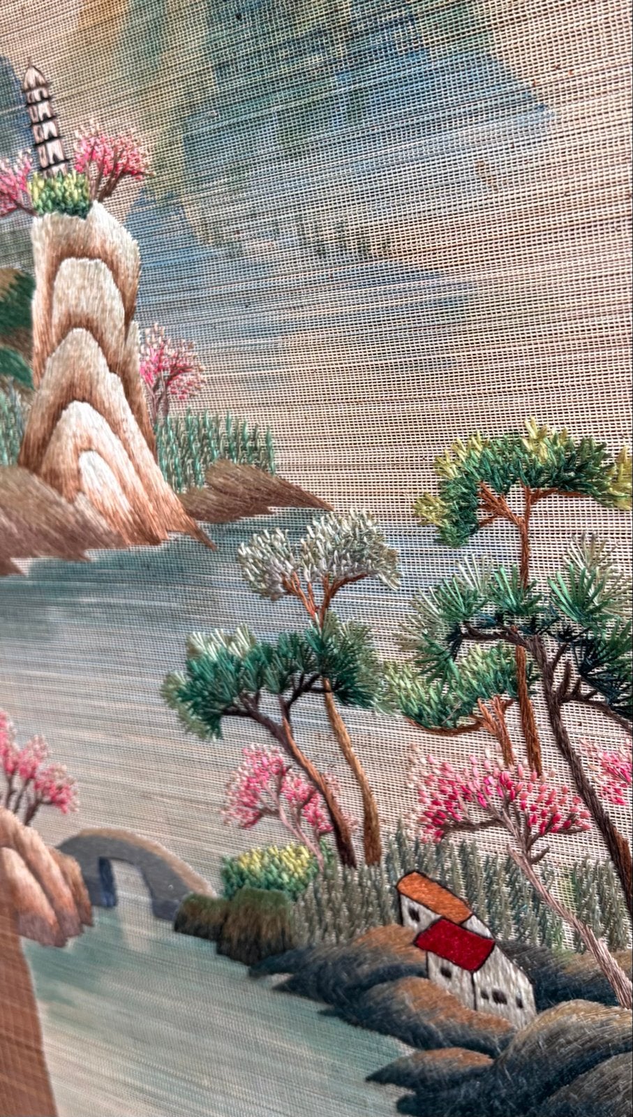 Zijde borduurwerk op bamboe mat - Aziatisch landschap, Wanddecoratie, Textiel, Handgemaakt, Ophalen of Verzenden