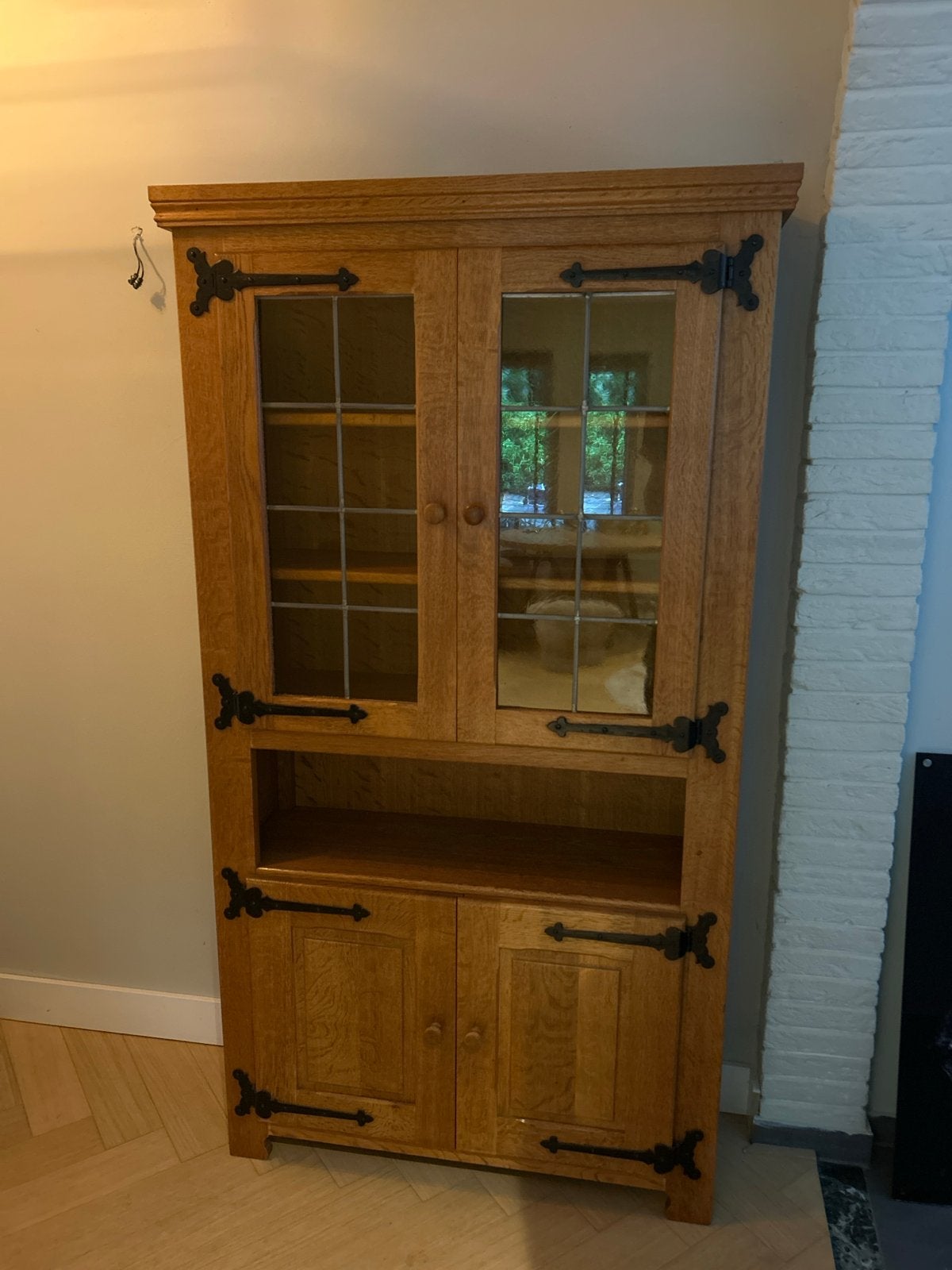 Vintage Eiken Kast met Glazen Deuren en Smeedijzeren Beslag, Ophalen