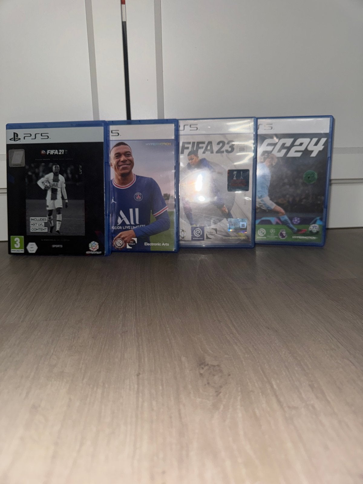 FIFA 21,22,23,24 PS5 ook apart kopen kan 30€ = alle spellen, Spelcomputers en Games, Games | Sony PlayStation 5, Ophalen, Gebruikt
