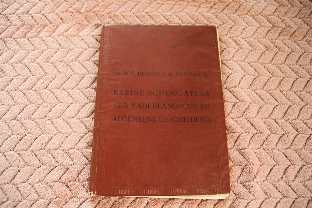 Kleine schoolatl. der vaderl. en algemeene geschiedenis, Gelezen, Ophalen of Verzenden, Landkaart, 1800 tot 2000