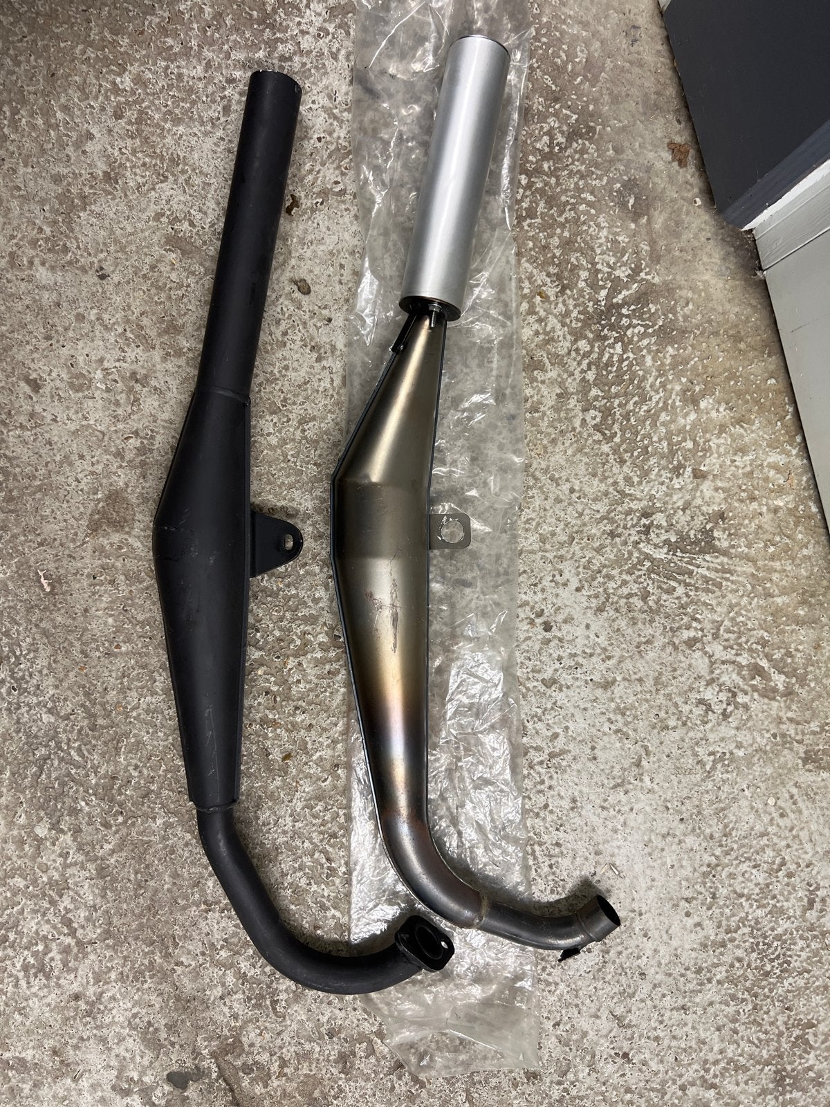 Honda MB80 Uitlaat - Grijs en Zwart (ook voor MT80/MBX80?), Fietsen en Brommers, Ophalen of Verzenden, Gebruikt, Uitlaat