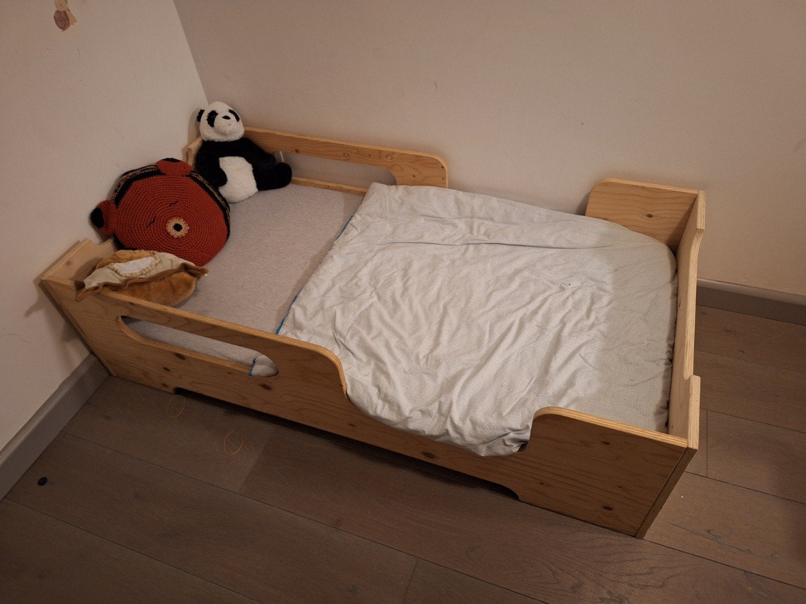 Houten kinderbedje met matras, Kinderen en Baby's, Kinderkamer | Bedden, Ophalen, Gebruikt, 70 tot 85 cm, 140 tot 160 cm