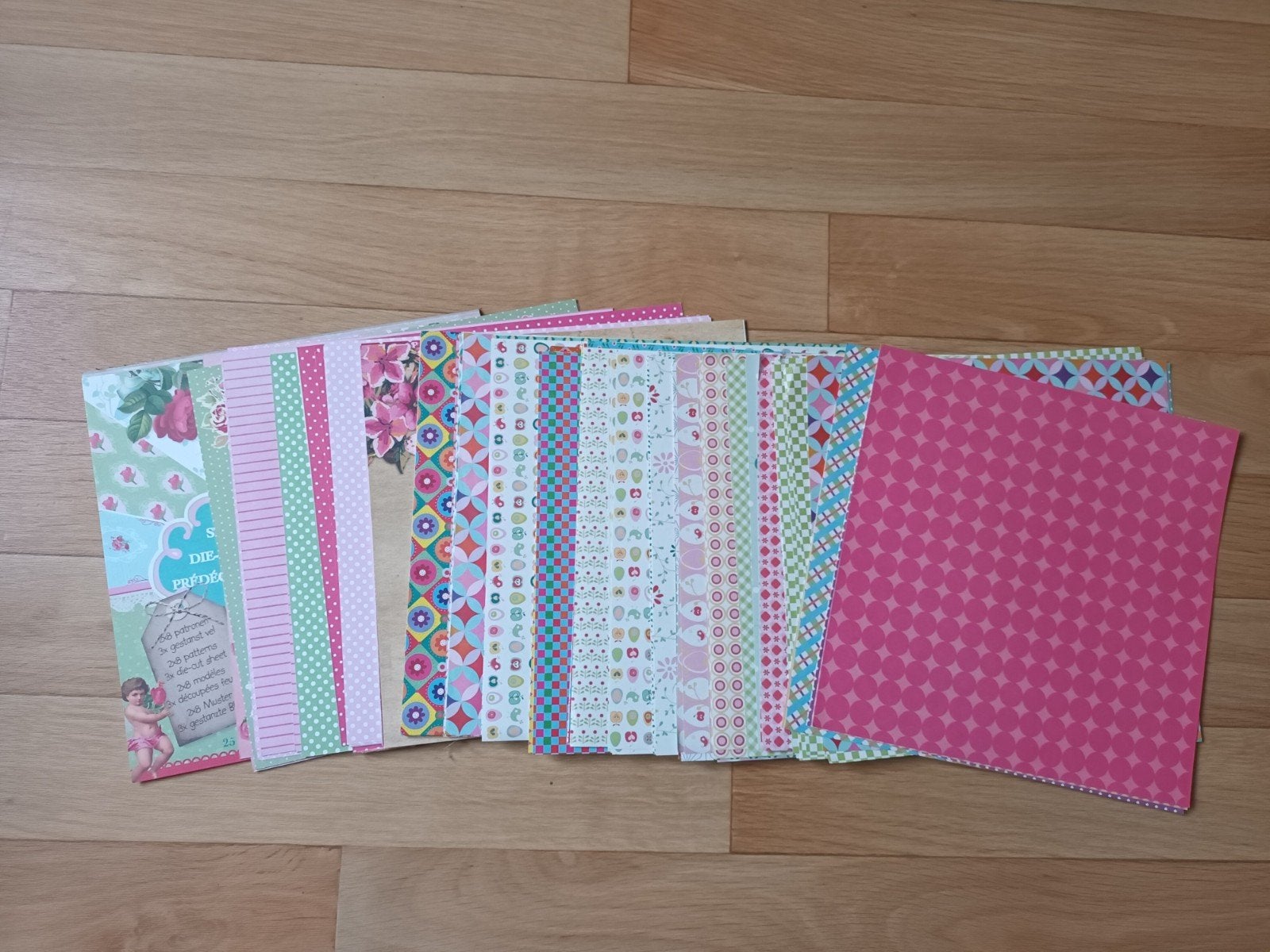 100 vellen papier patronen karton ong 25x25 cm patroon scrap, Hobby en Vrije tijd, Ophalen of Verzenden, Zo goed als nieuw, Papier of Karton