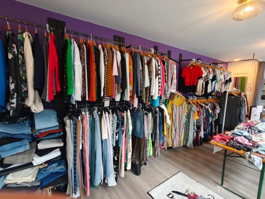 Partij verkoop dames en kinderkleding, Ophalen, Gedragen