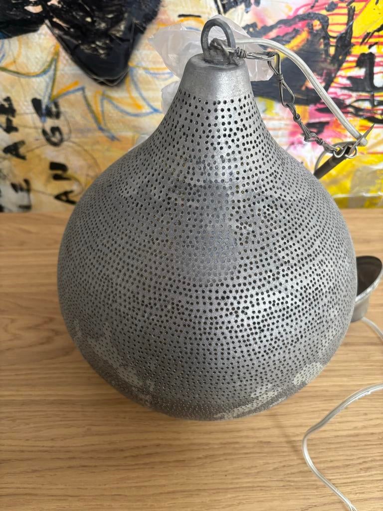 Metalen hanglamp met gaatjes, Ophalen, Gebruikt, Metaal, Minder dan 50 cm