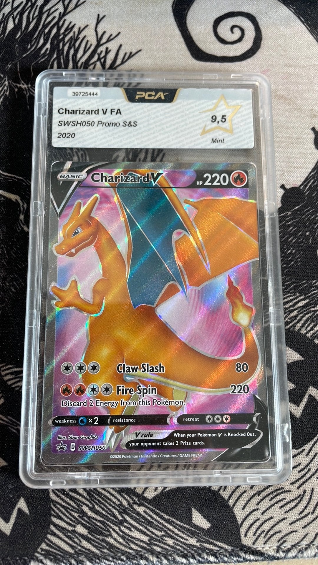 Charizard v swsh050 pca 9,5, Hobby en Vrije tijd, Verzamelkaartspellen | Pokémon, Ophalen, Zo goed als nieuw