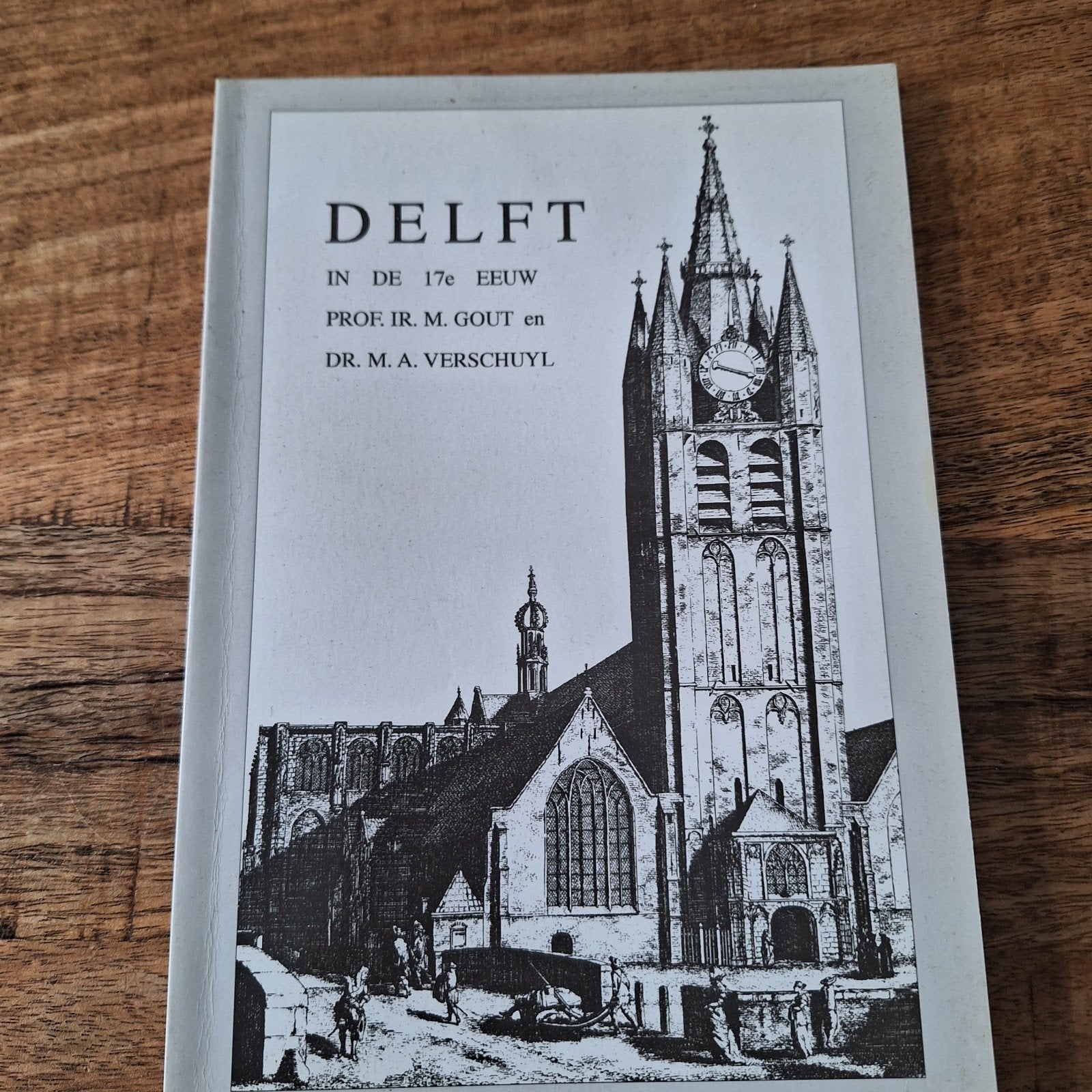 Delft in de 17e eeuw - Prof. Ir. M. Gout & Dr. M.A. Verschuy, Ophalen of Verzenden, 17e en 18e eeuw, Gelezen, Prof. Ir. M. Gout en Dr. M.A. Verschuy