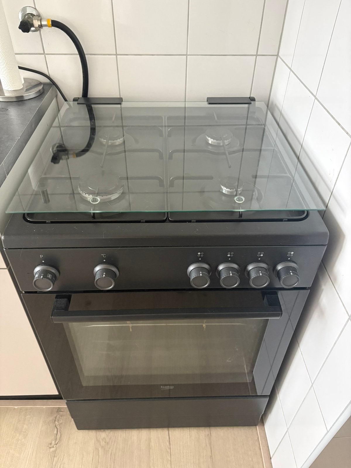 Gasfornuis met oven, Ophalen, 4 kookzones, Zo goed als nieuw, Gas