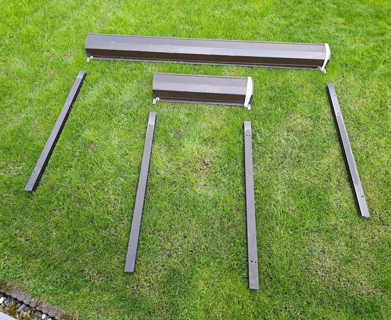 2stk bruine rolluiken (buiten montage) met steunen, Ophalen, Bruin, 100 tot 150 cm, Zo goed als nieuw