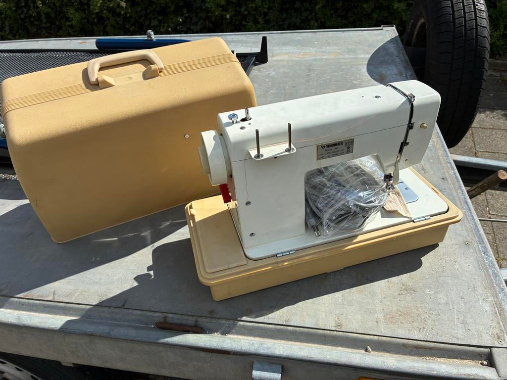 Vendomatic Naaimachine Type 7742 met koffer en accessoires, Ophalen of Verzenden, Gebruikt, Naaimachine, Overige merken