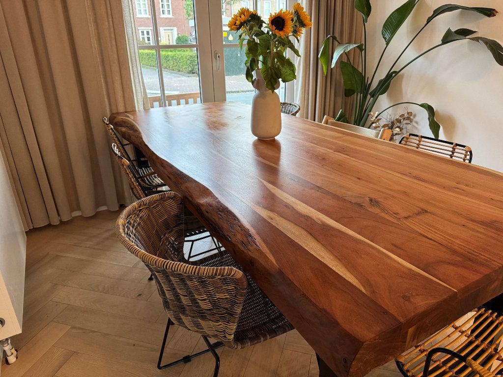 HUUS Zelo Acaciahout Boomstamtafel 240 cm + 6 Stoelen, Huis en Inrichting, Tafels | Eettafels, Gebruikt, 100 tot 150 cm, 200 cm of meer