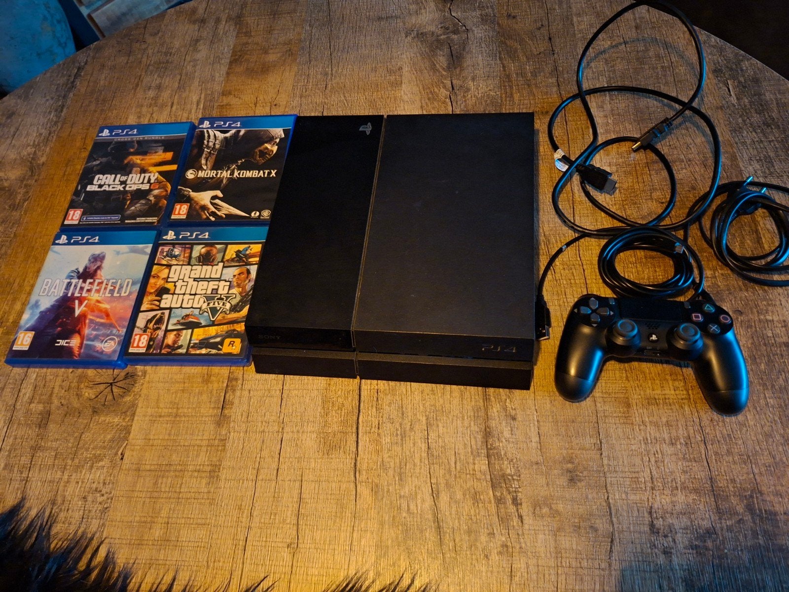 playstation 4 met 4 games, Spelcomputers en Games, Ophalen, Met games, Zo goed als nieuw, Met 1 controller