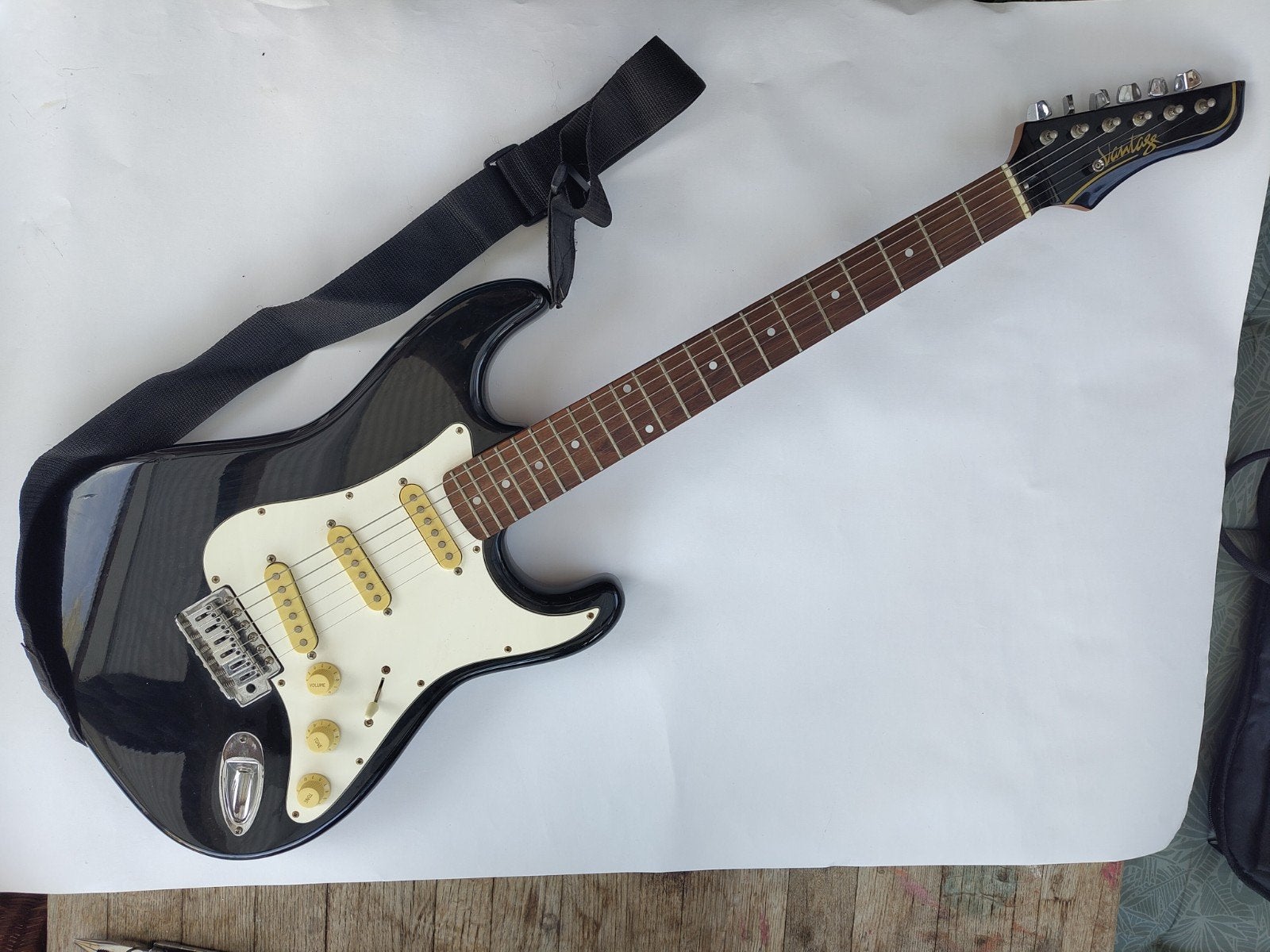 Vantage Elektrisch gitaar + hoes, Ophalen, Gebruikt, Solid body, Overige merken