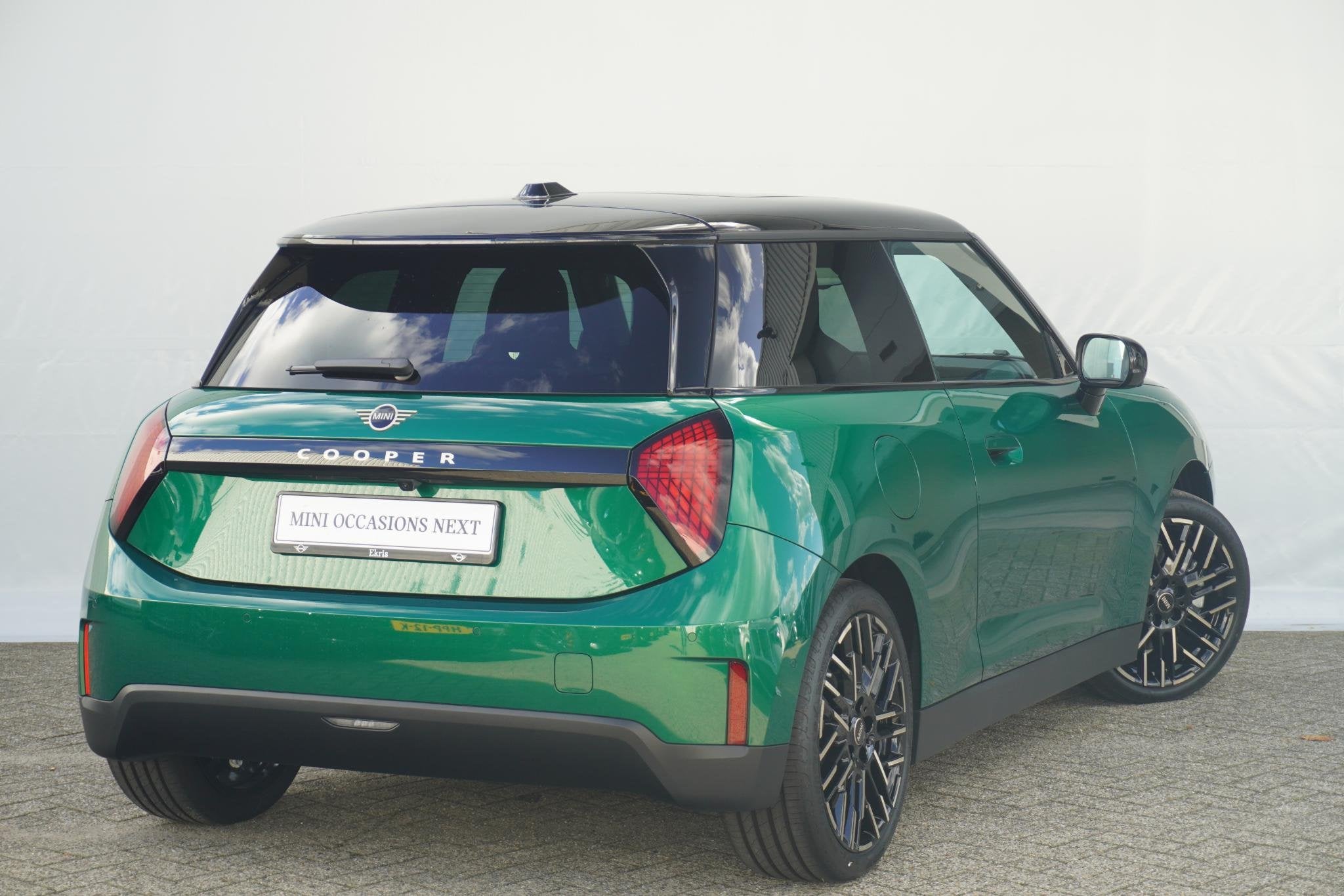 MINI 3-Deurs Cooper E | Favoured Trim | Pakket L | Harman Ka, Auto's, Gebruikt, 41 kWh, Met garantie (alle), 4 stoelen