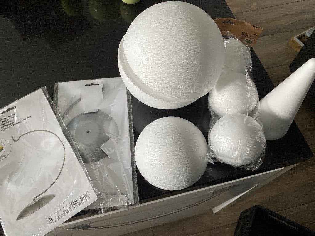 Piepschuim bollen en kegel voor knutselprojecten, Ophalen, Zo goed als nieuw, Kunststof, Knutselmateriaal