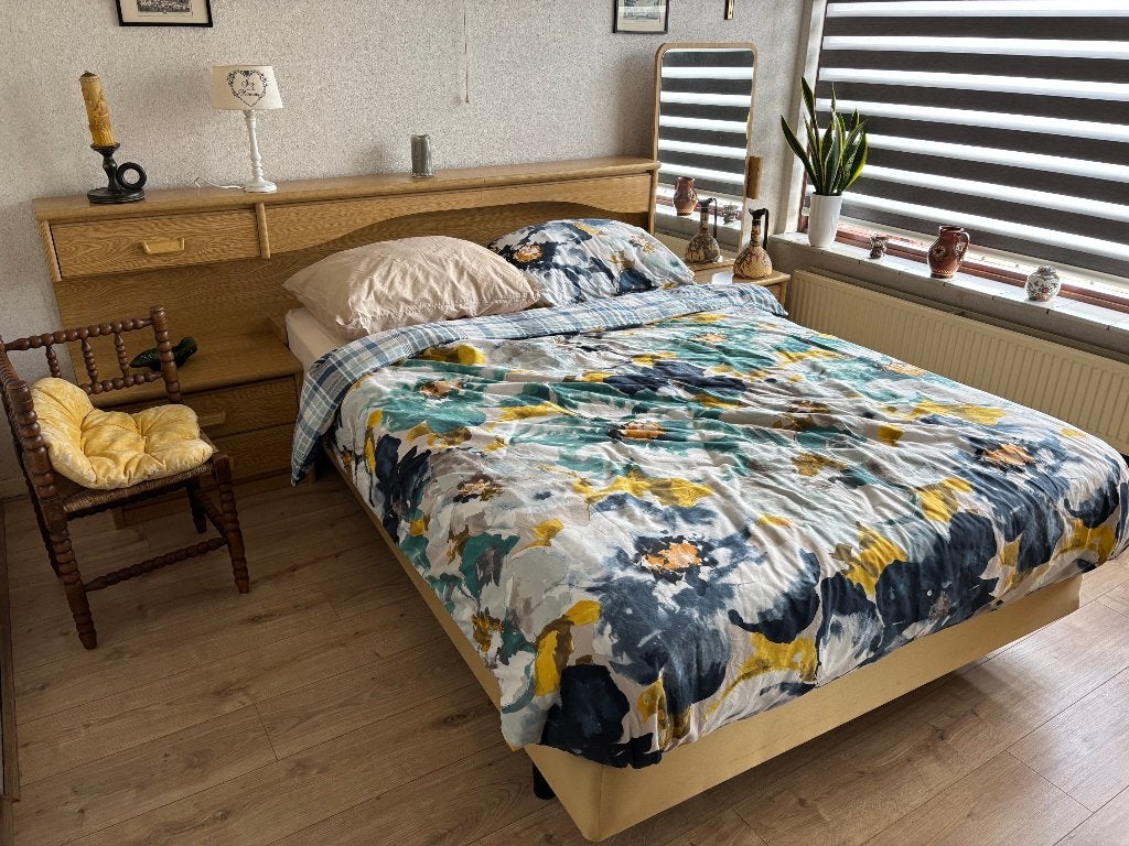 tweepersoons bed boxspring met bijpassende linnenkast, Ophalen, Gebruikt, Beige, Tweepersoons