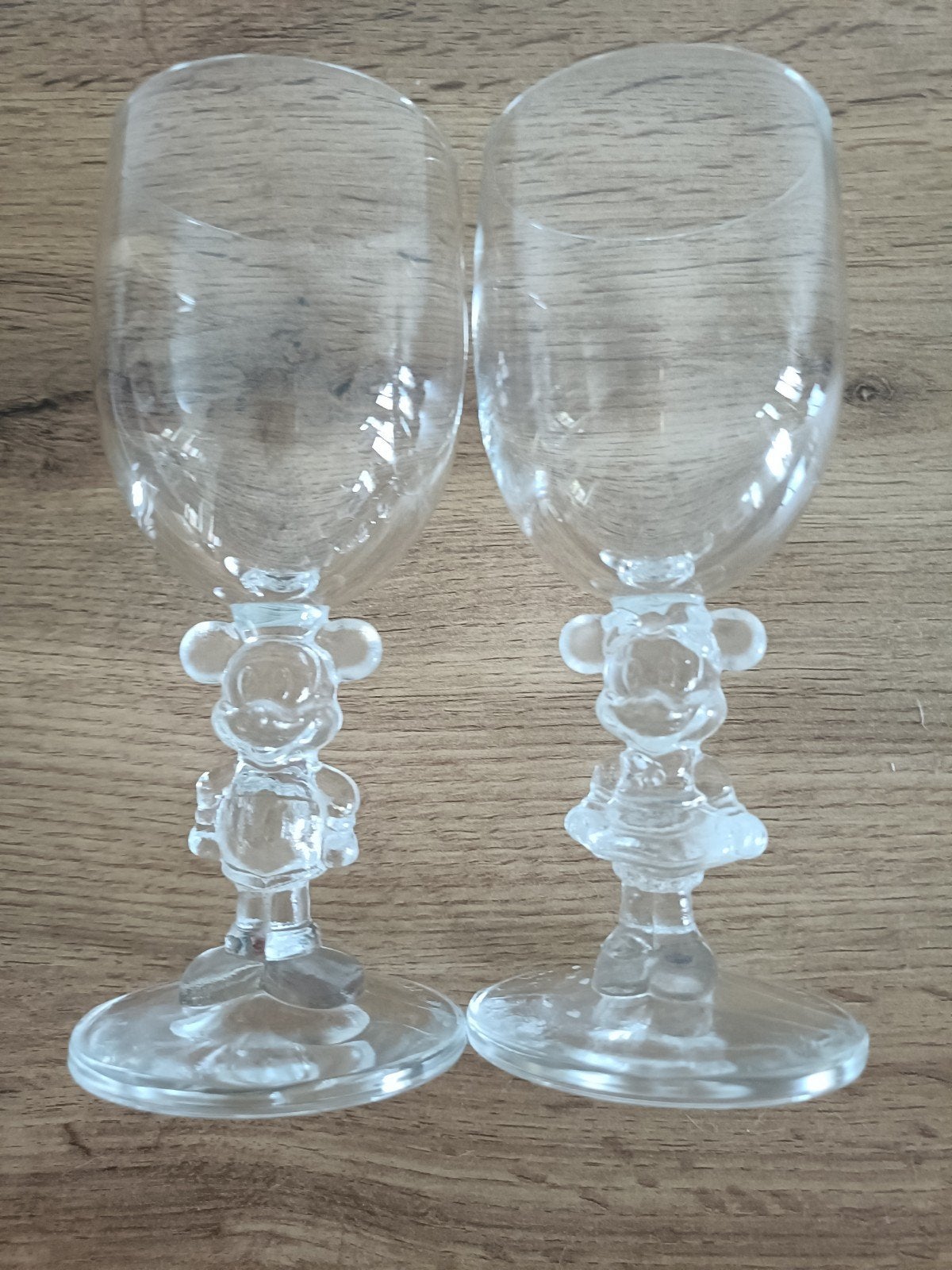 Twee Mickey Mouse wijnglazen, Verzamelen, Disney, Ophalen of Verzenden, Mickey Mouse, Zo goed als nieuw, Beeldje of Figuurtje