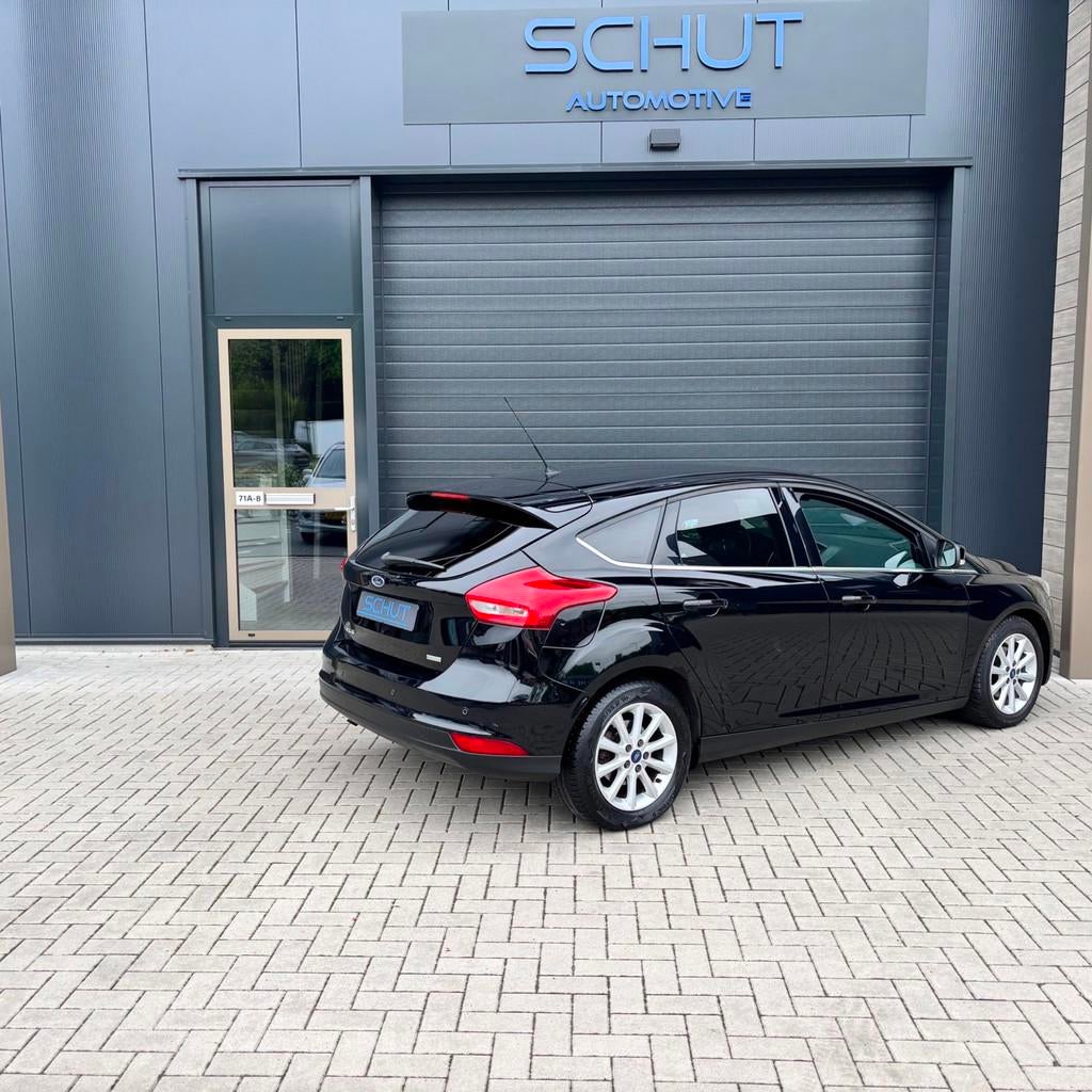 Ford Focus 125pk Titanium CLIMA | CRUISE CONTROL | NAVI | BL, Auto's, Zwart, Zwart, Origineel Nederlands, Handgeschakeld