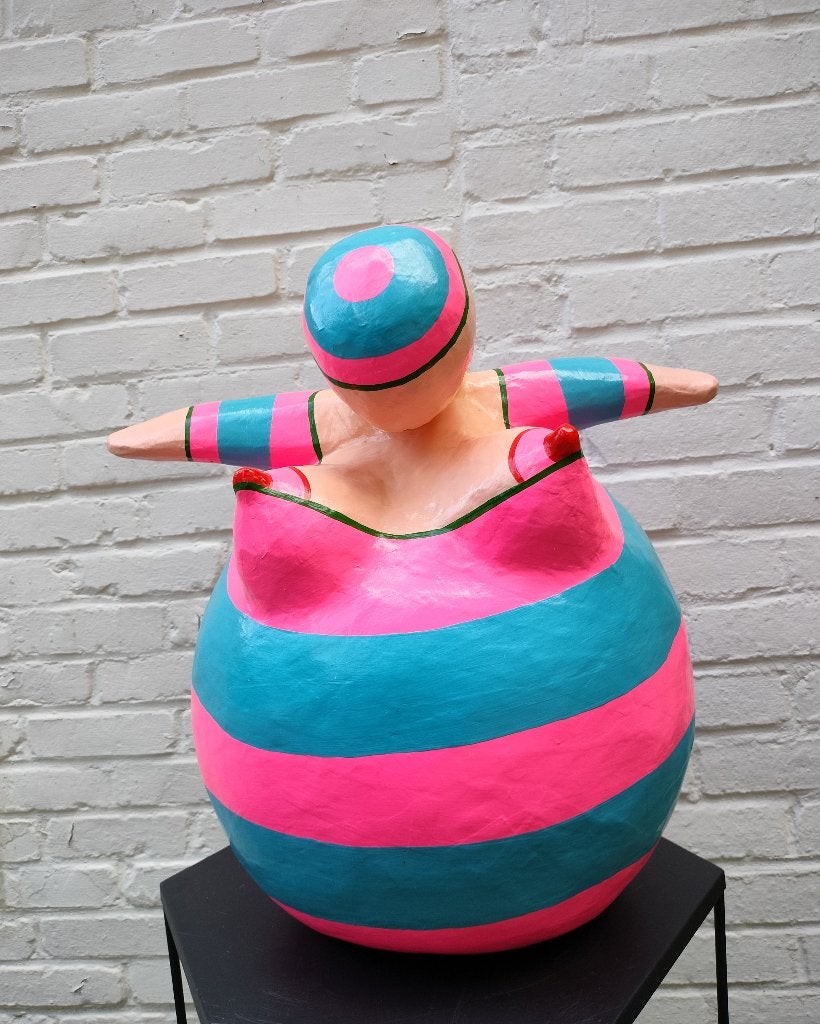 Trijnie Wubbolt. Josta Small Pink&Blue. 49x48. Papier-maché., Ophalen of Verzenden
