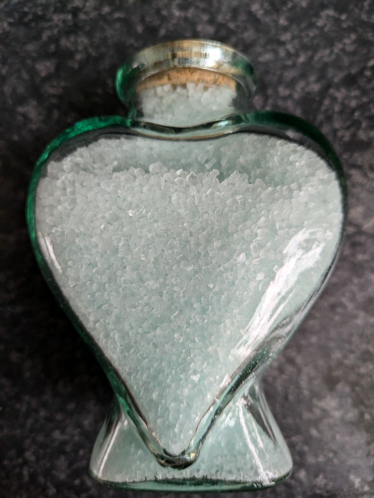 Hartvormig glazen flesje met badzout nieuw, Ophalen of Verzenden, Nieuw, Groen, Glas