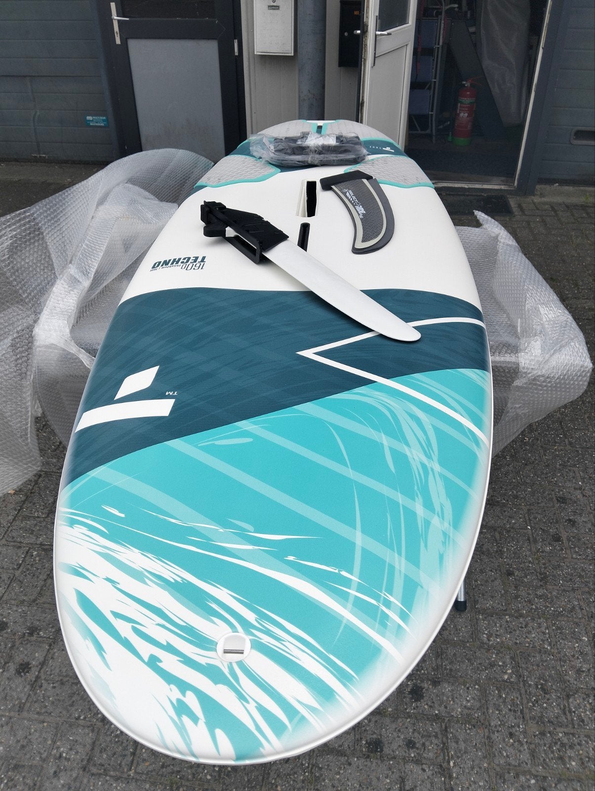 TAHE Techno 160D  met zwaard en vin   NIEUW, 250 tot 300 cm, Nieuw, Plank, Tahe