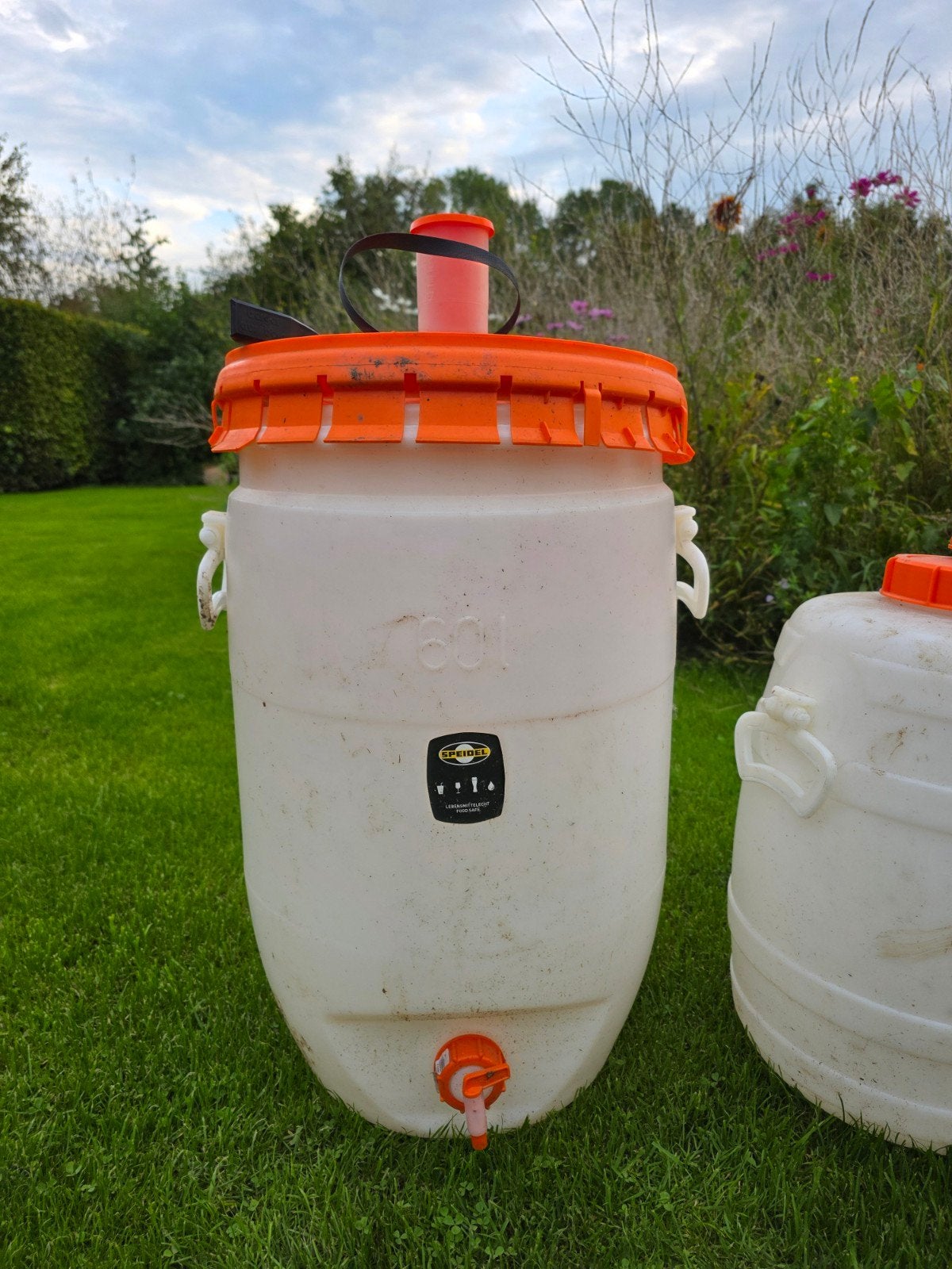 Gistingsvat 60L en 30 L met kraantje en waterslot, Ophalen, Kunststof, Gebruikt, Met kraantje
