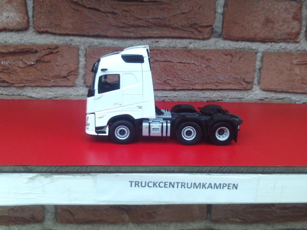 WSI  Volvo  FH  Aero  6 x 2  Witte  Lijn., Ophalen of Verzenden, Nieuw, Bus of Vrachtwagen, Wsi