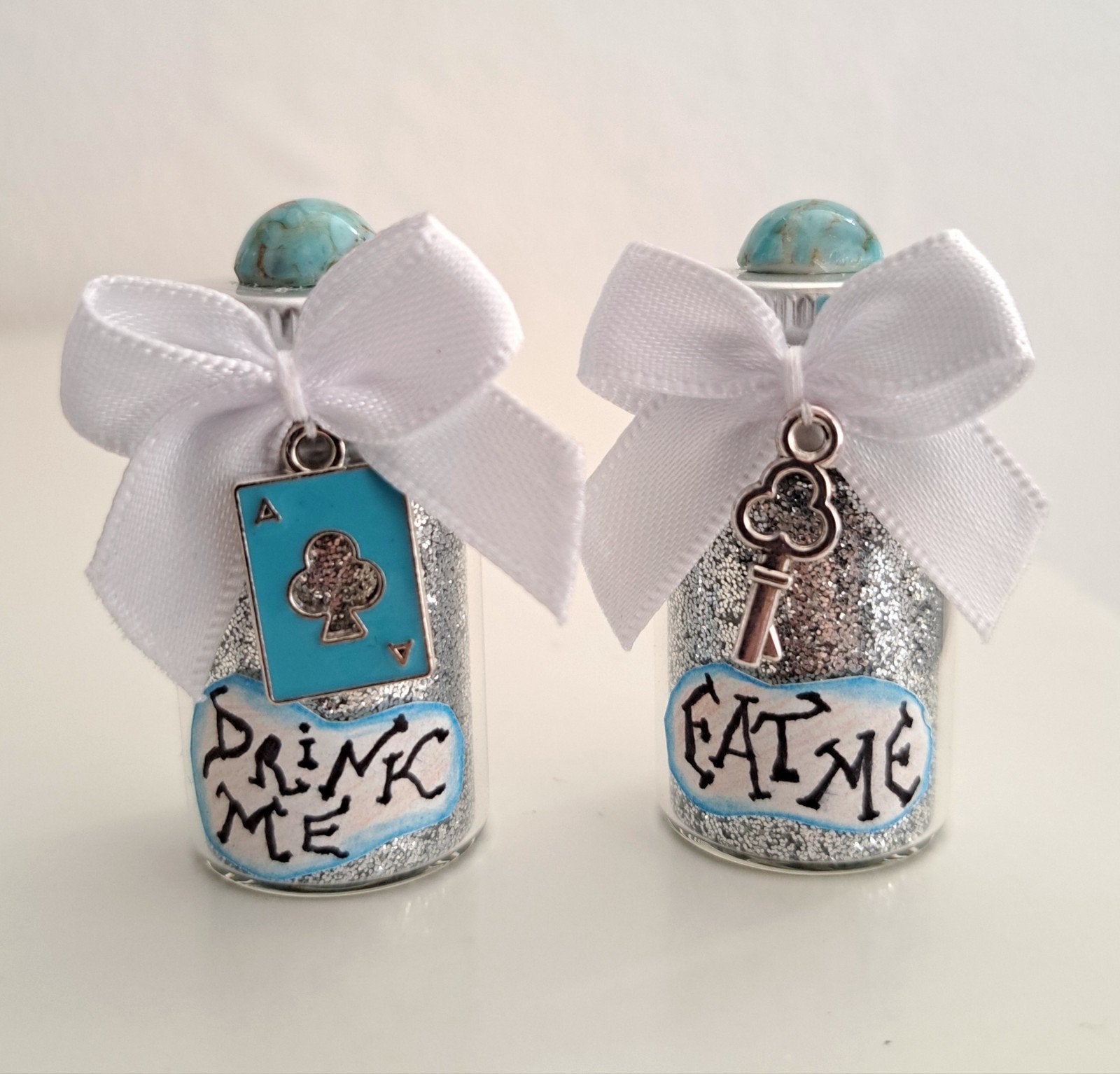 Alice in Wonderland 'Eat Me' & 'Drink Me' flesjes zilver, Fantasie, Handgemaakt, Nieuw, Meerkleurig