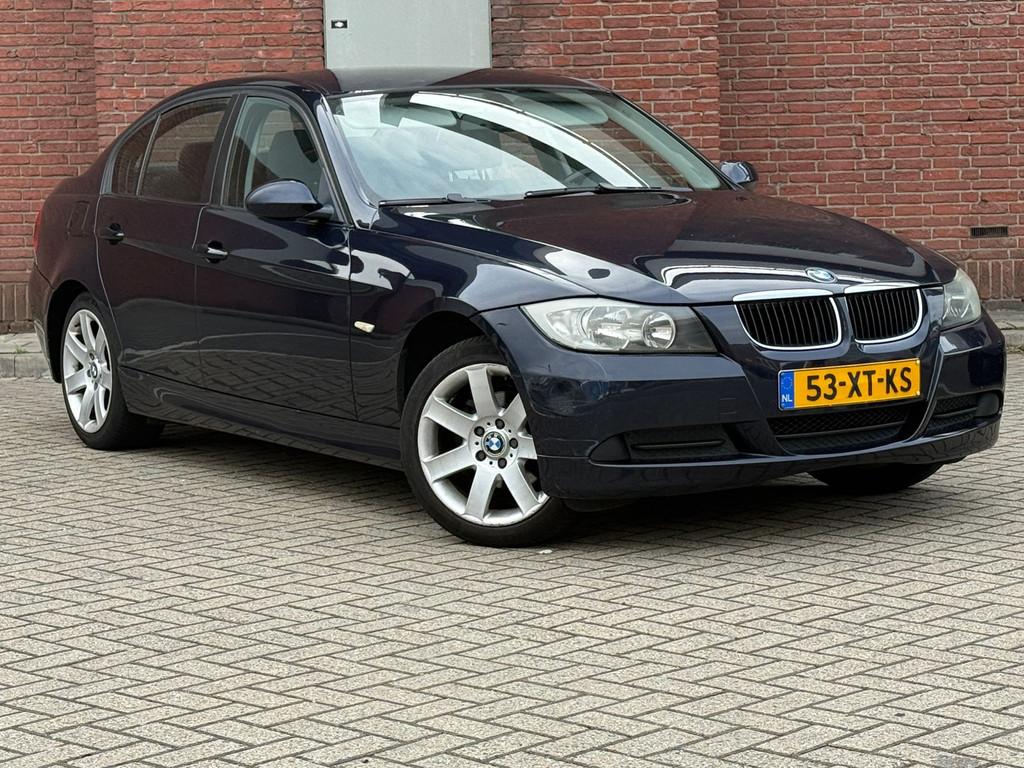BMW 3-serie 318i Business Line|CLIMA|NAVI|CRUISE, 4 cilinders, 129 pk, Blauw, Handgeschakeld