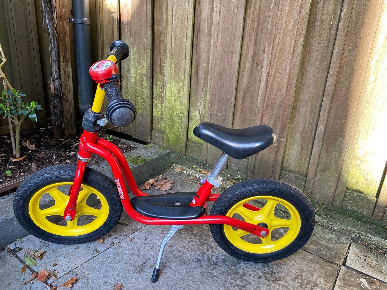 Puky loopfiets rood/geel - 12 inch, Ophalen, Gebruikt, Minder dan 16 inch