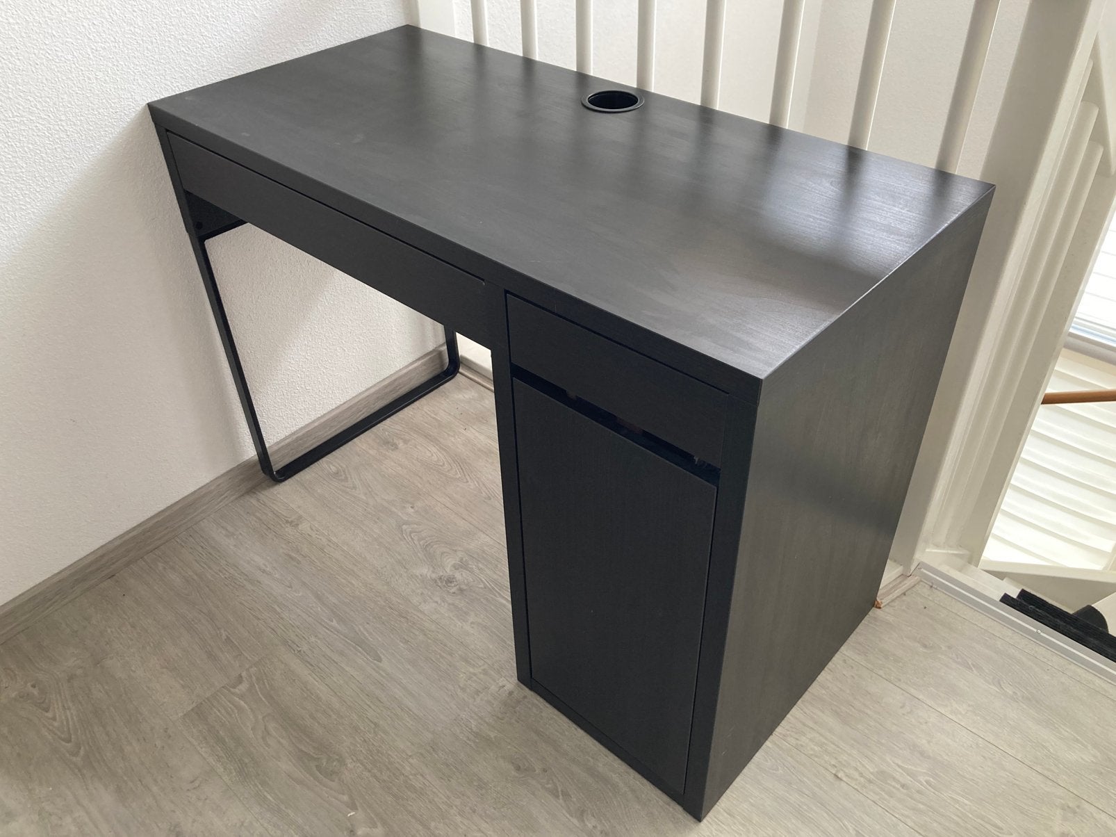 IKEA MICKE bureau zwartbruin105x50x75cm, Huis en Inrichting, Bureaus, Ophalen, Zwart, 105 cm, Gebruikt