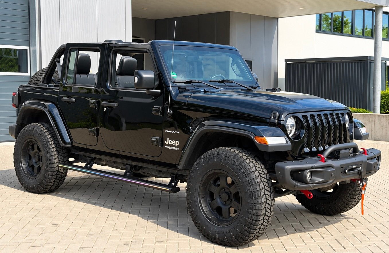 JEEP WRANGLER JL SAHARA EXTREME BLACK 1E EIGENAAR BTW AUTO, Auto's, 4 cilinders, 2500 kg, Zwart, Leder