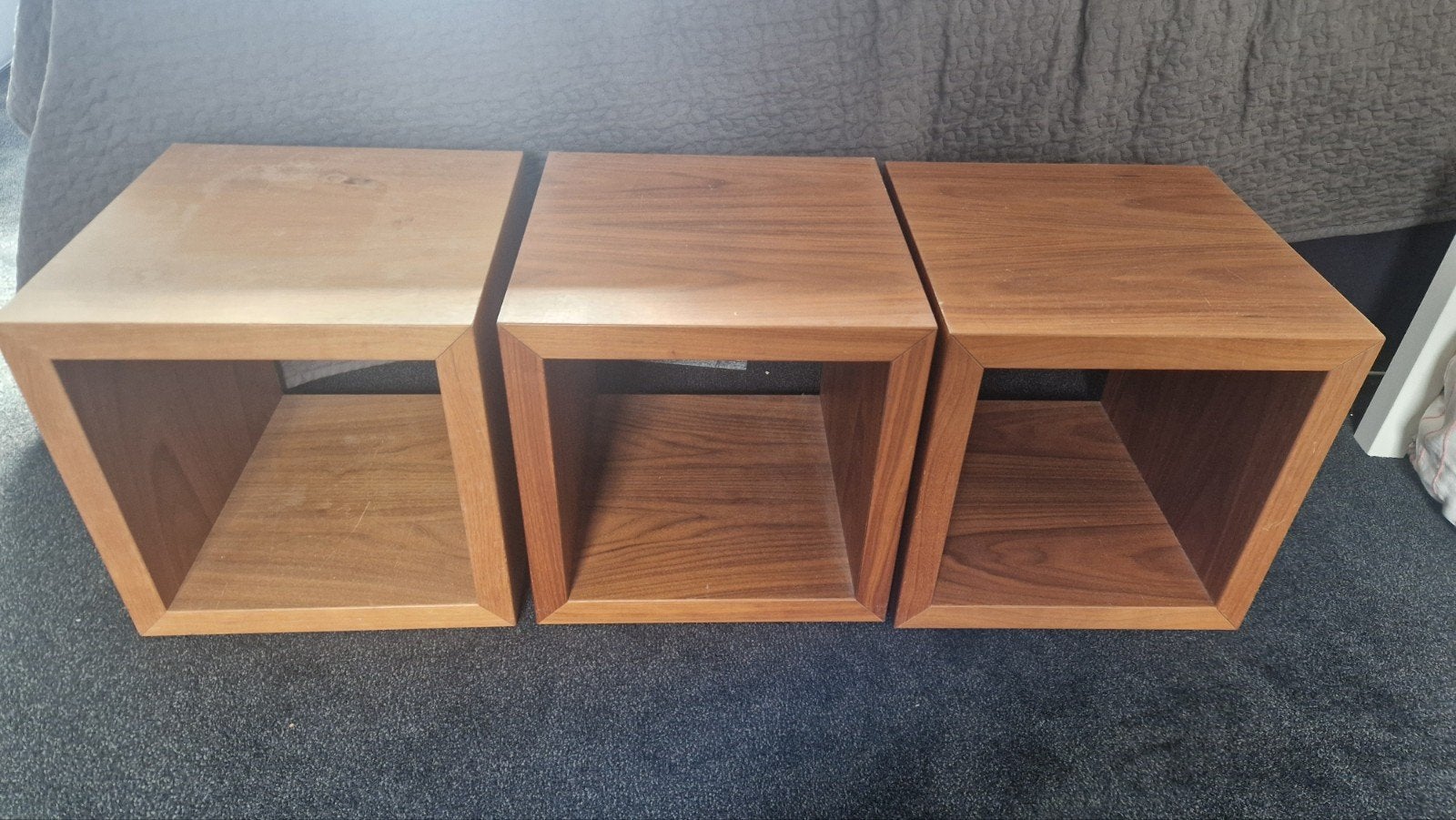 Hardhouten Kubus kastje, Bijzettafel / Nachtkastje (3 stuks), Ophalen, Gebruikt