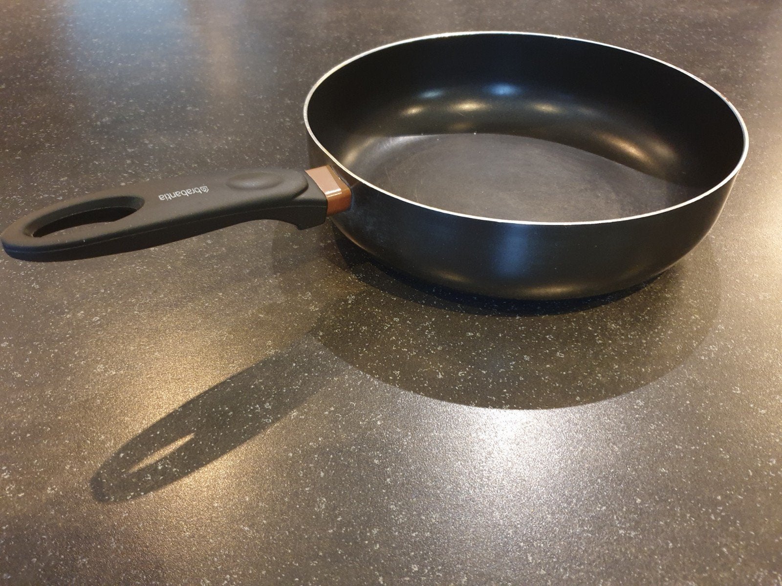 Hapjespan 28 cm. Merk; Brabantia. met steel., Ophalen