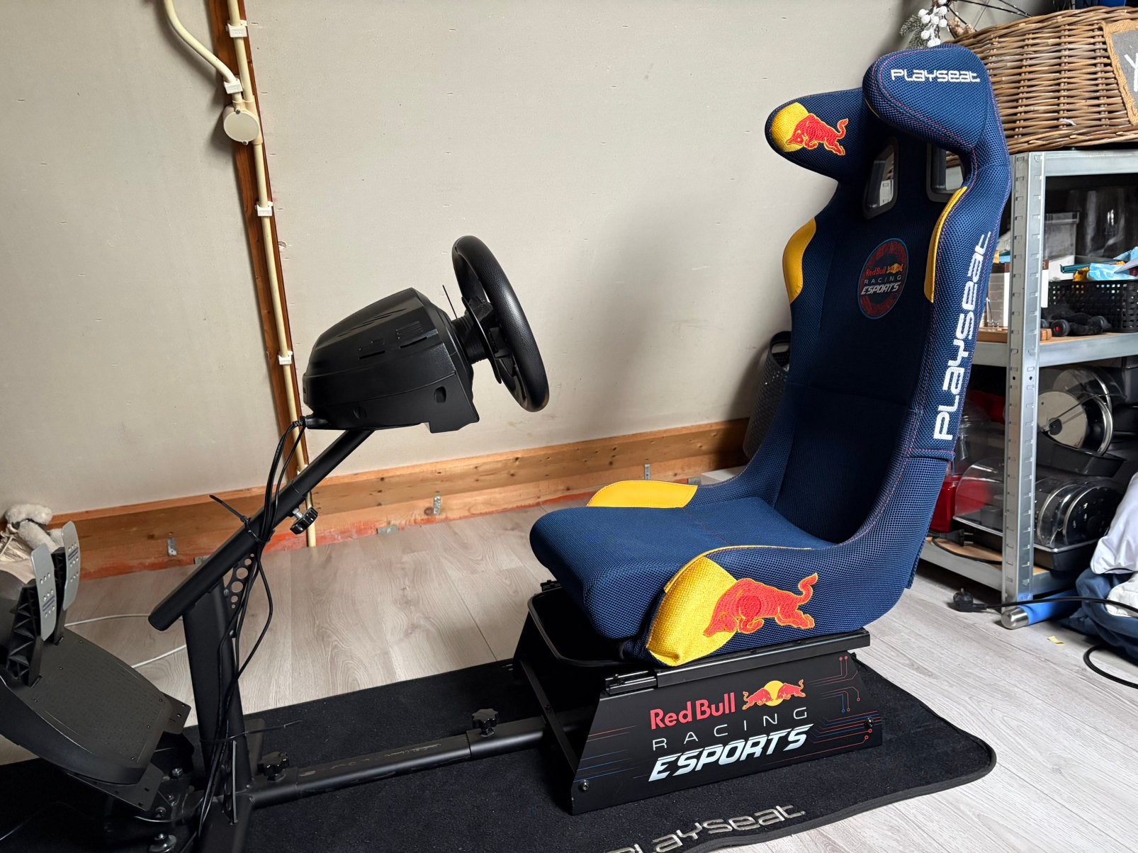 Red bull racing playseat + thrustmaster stuurtje en pendalen, Ophalen, Zo goed als nieuw