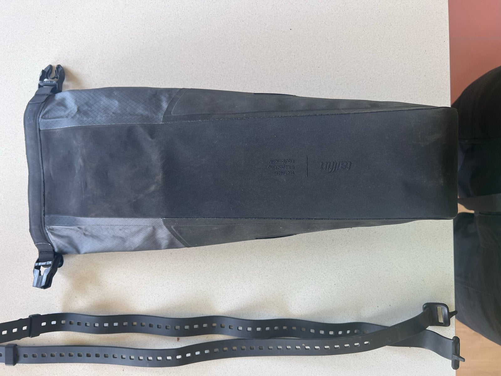 Tailfin 3L Cage Pack (excl. cage) met 2x 50cm straps, Ophalen of Verzenden, Zo goed als nieuw