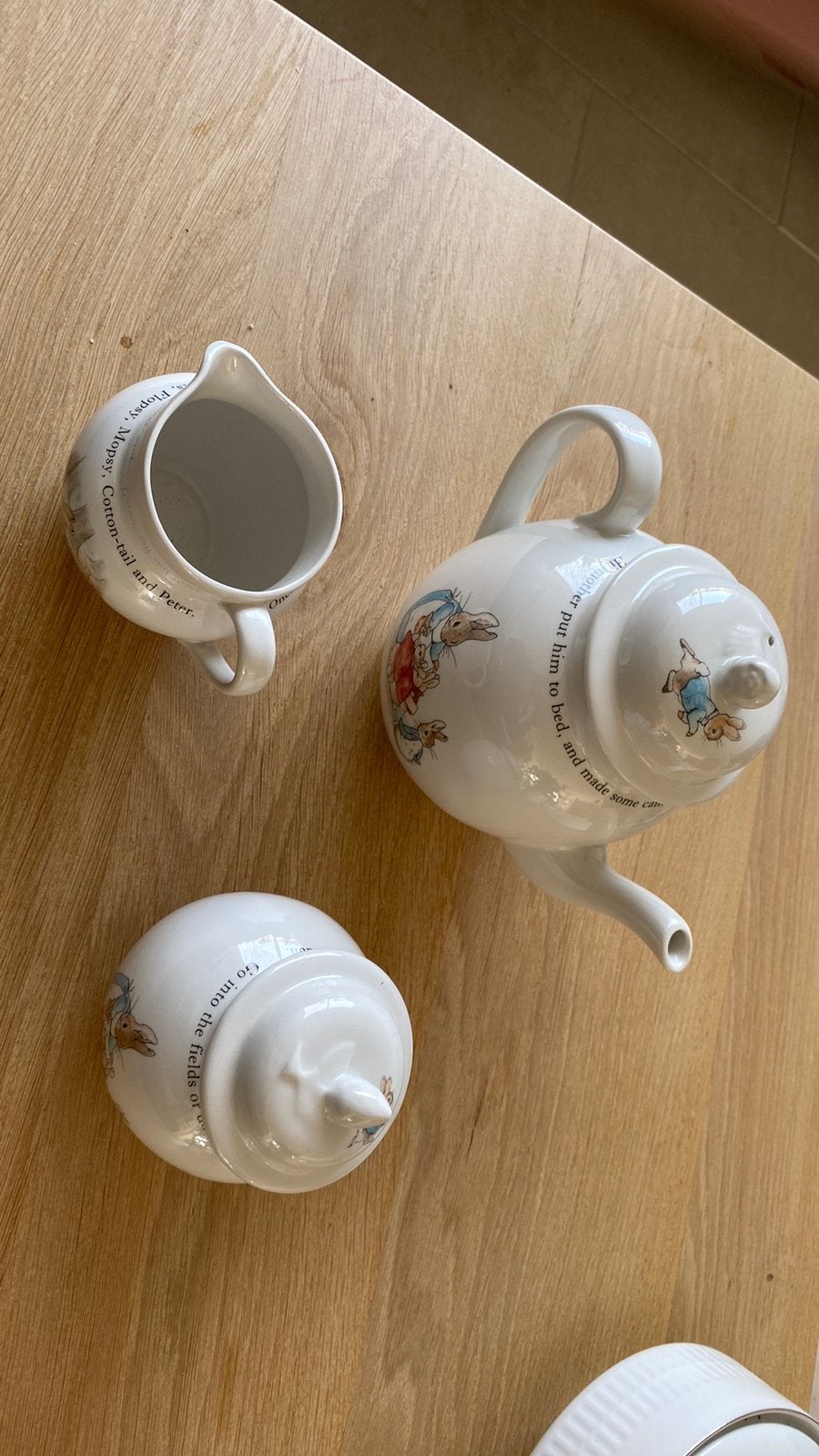 Wedgwood Peter Rabbit theepot, suikerpot en melkkannetje, Huis en Inrichting, Keuken | Servies, Ophalen of Verzenden, Zo goed als nieuw