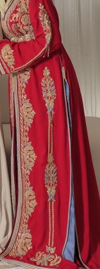 Prachtige rode Marokkaanse Kaftan met gouden borduursels, Maat 38/40 (M), Overige typen, Ophalen of Verzenden, Zo goed als nieuw