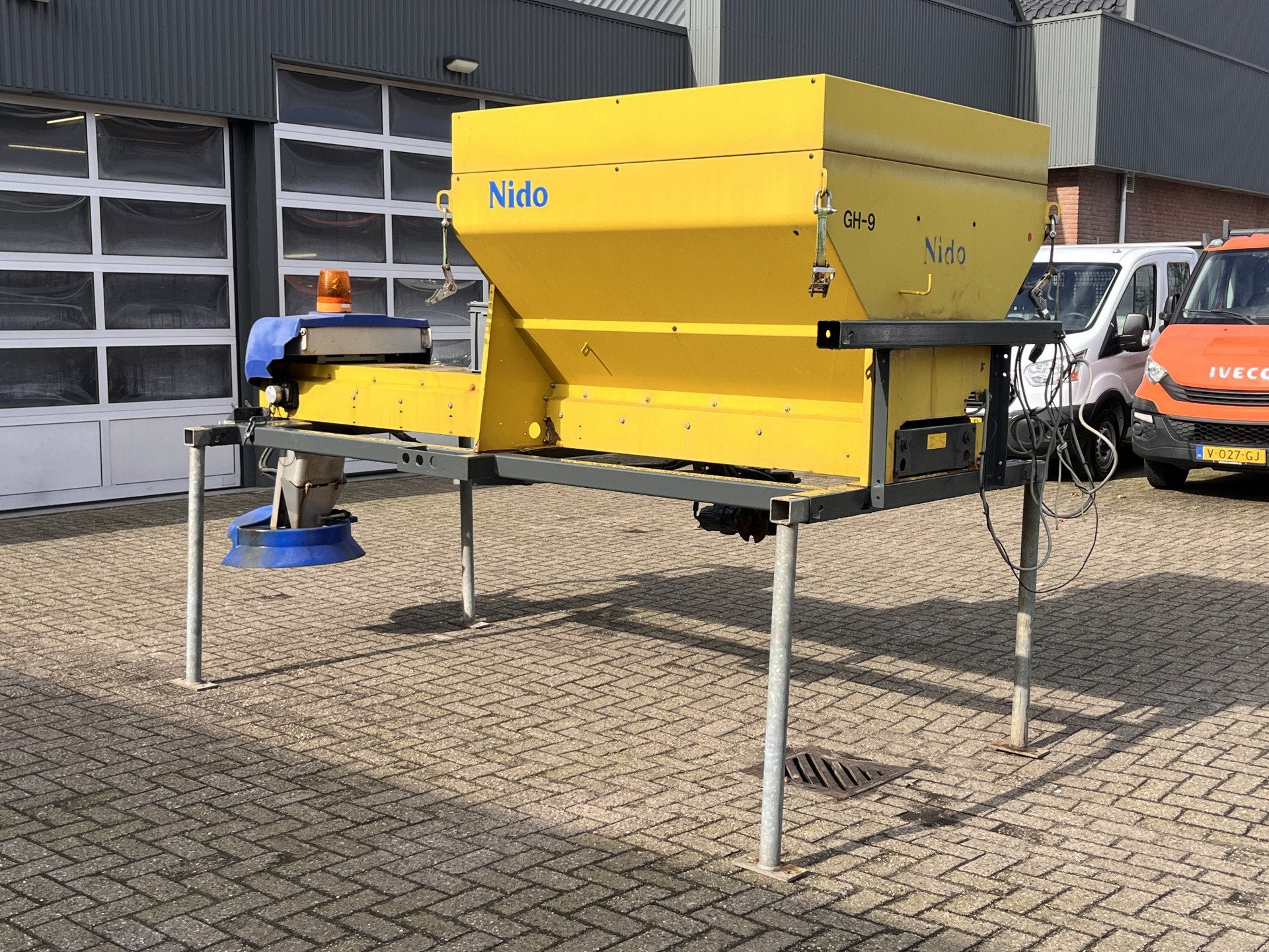 Nido zoutstrooier Stratos met Bedieningskast Wielaandrijving, Dani Autobedrijven B.V., Verkoop@daniautomobielen.nl, Ootmarsumseweg 110
7665SE  ALBERGEN, NL