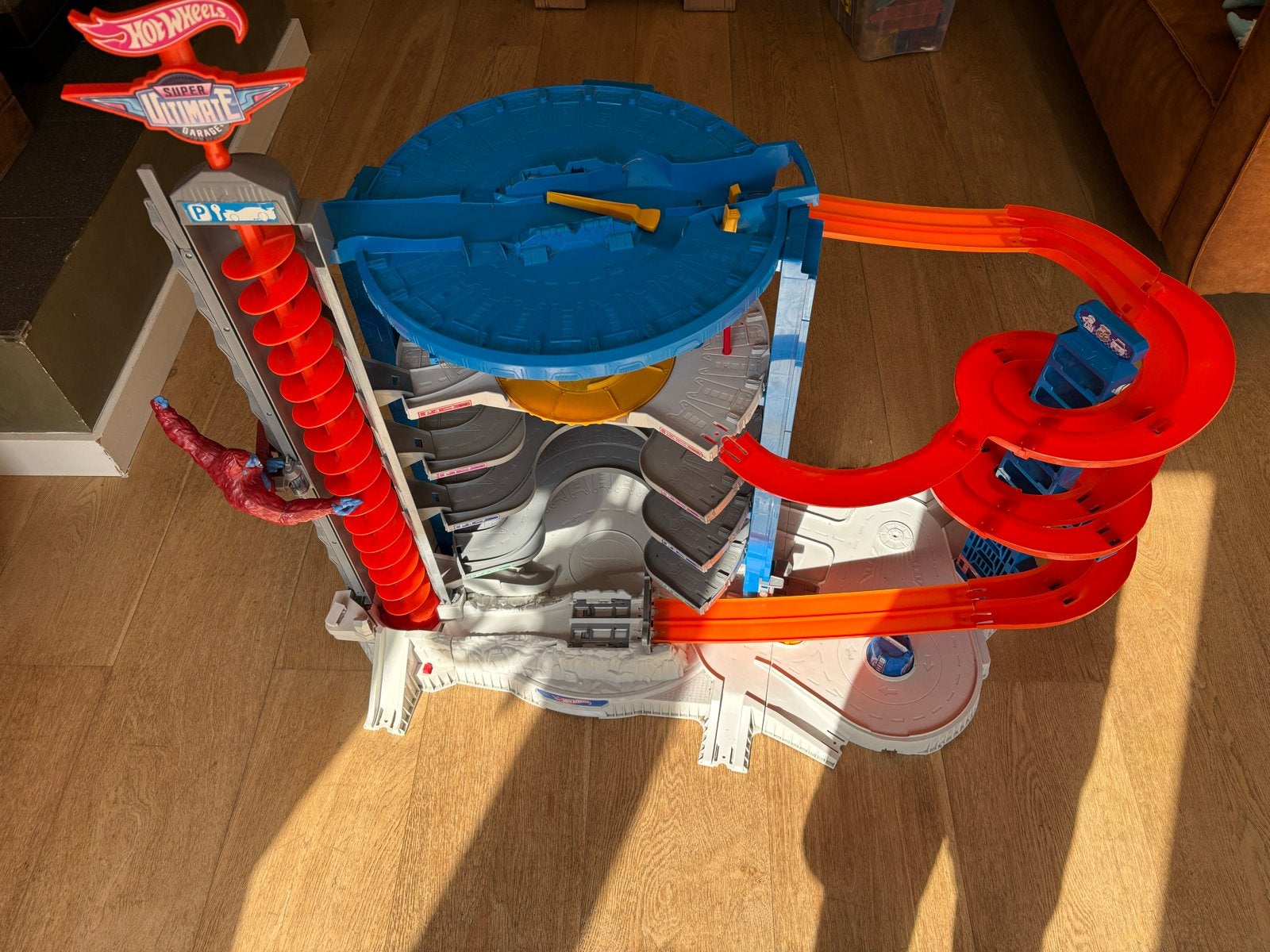 Hot Wheels Ultimate Garage met elektrische lift en racebaan, Ophalen, Gebruikt