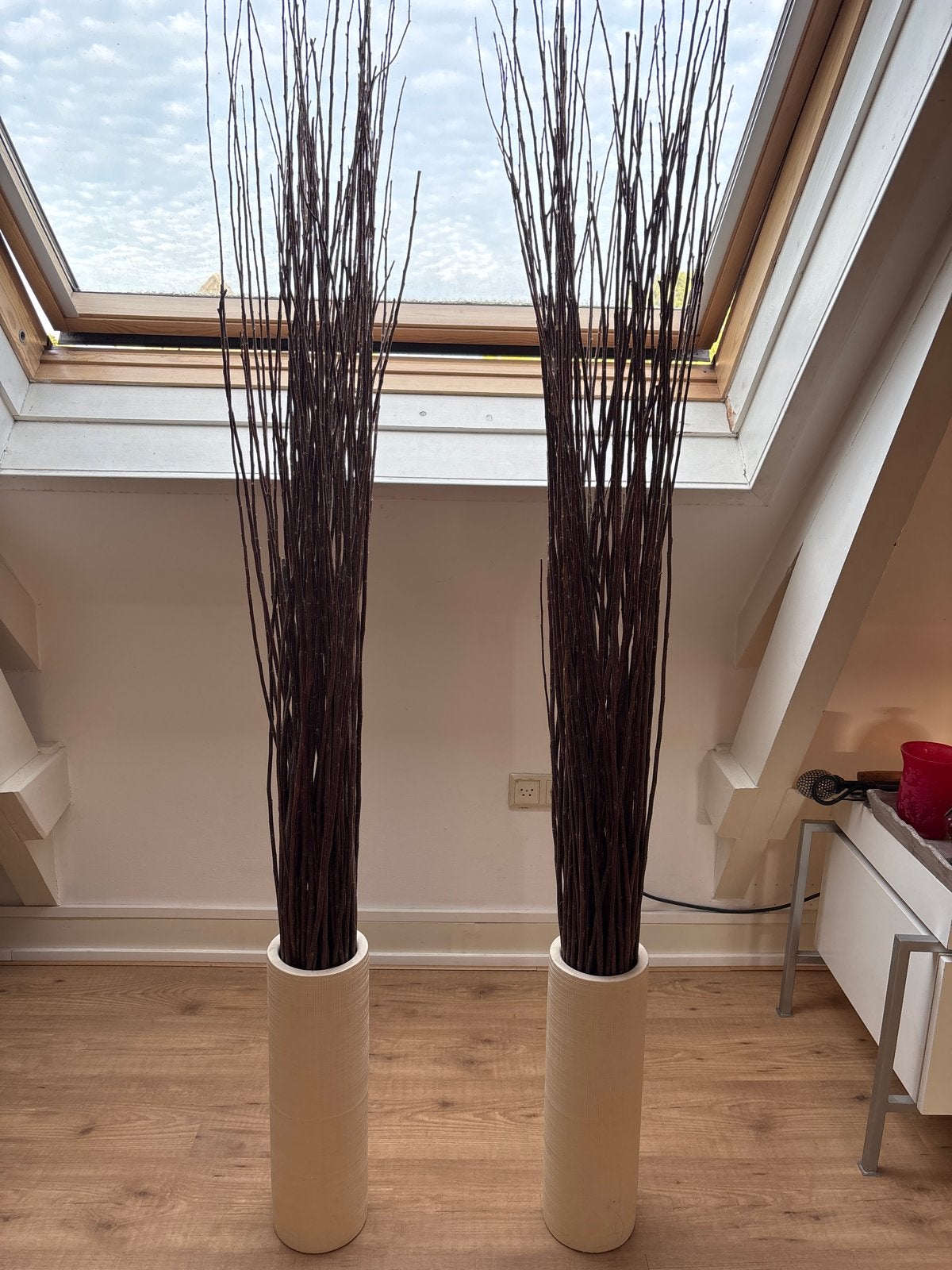 Set van 2 hoge vazen met decoratieve takken, Huis en Inrichting, Ophalen, Overige materialen, Beige, Inclusief decoratie