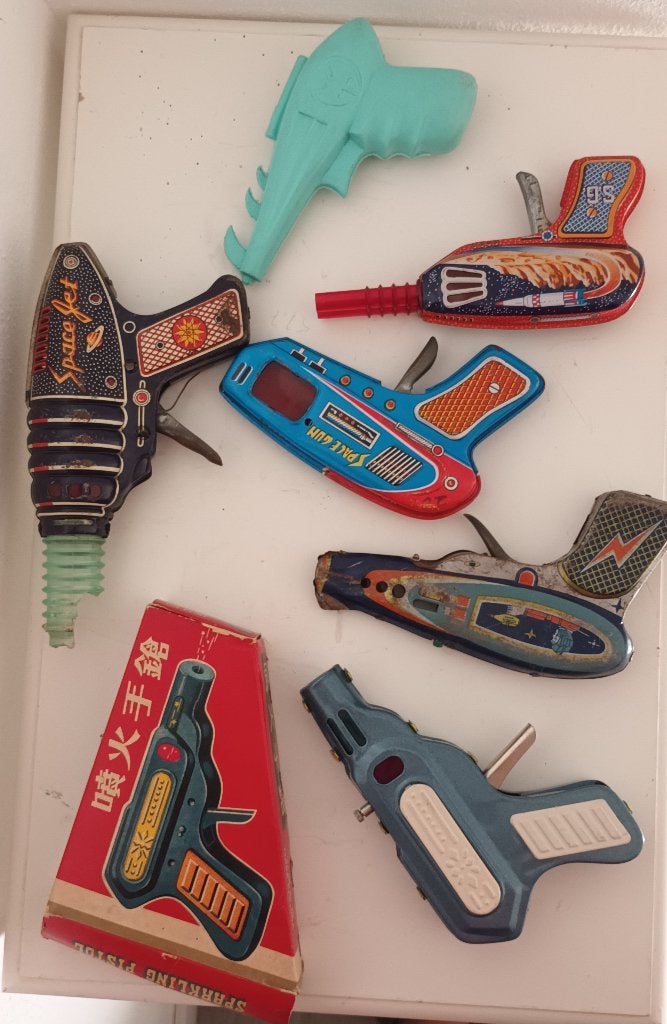 7 speelgoedpistolen blikken en 1x plastic, jaren 60-70, Antiek en Kunst, Ophalen of Verzenden