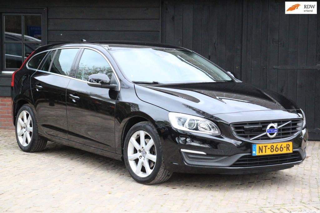 Volvo V60 1.5 T2 Nordic+ Xenon/parkeersensor/Navigatie/stoel, Auto's, Stof, 4 cilinders, Origineel Nederlands, Onderhoudsboekje