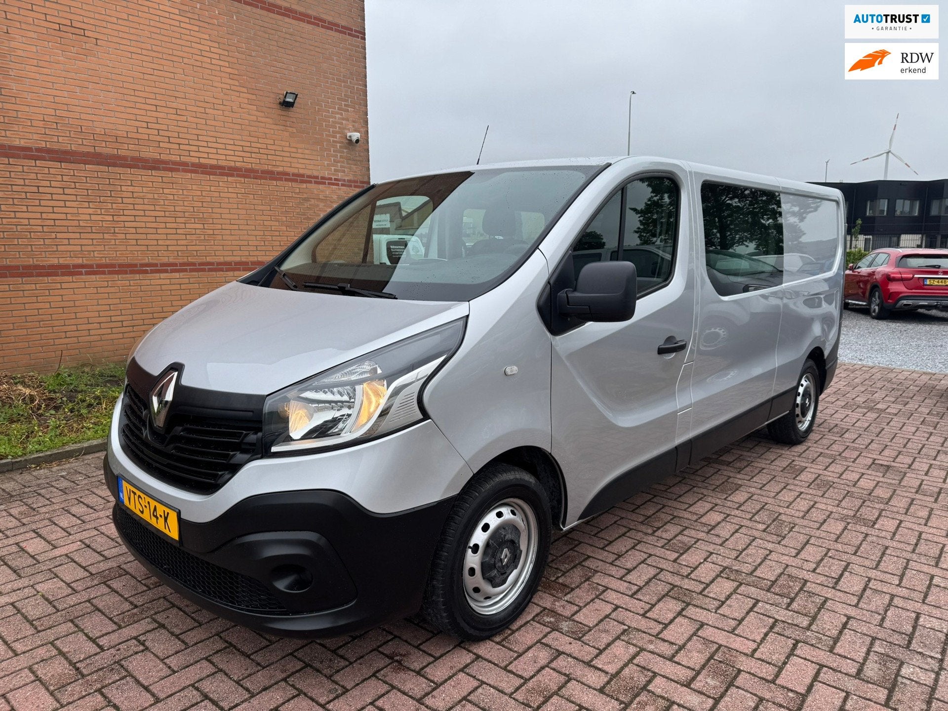 Renault Trafic 1.6 dCi T29 L2H1 DC Comfort, BTW Euro 6, 5 Pe, Voorwielaandrijving, Dealer onderhouden, Gebruikt, 2000 kg