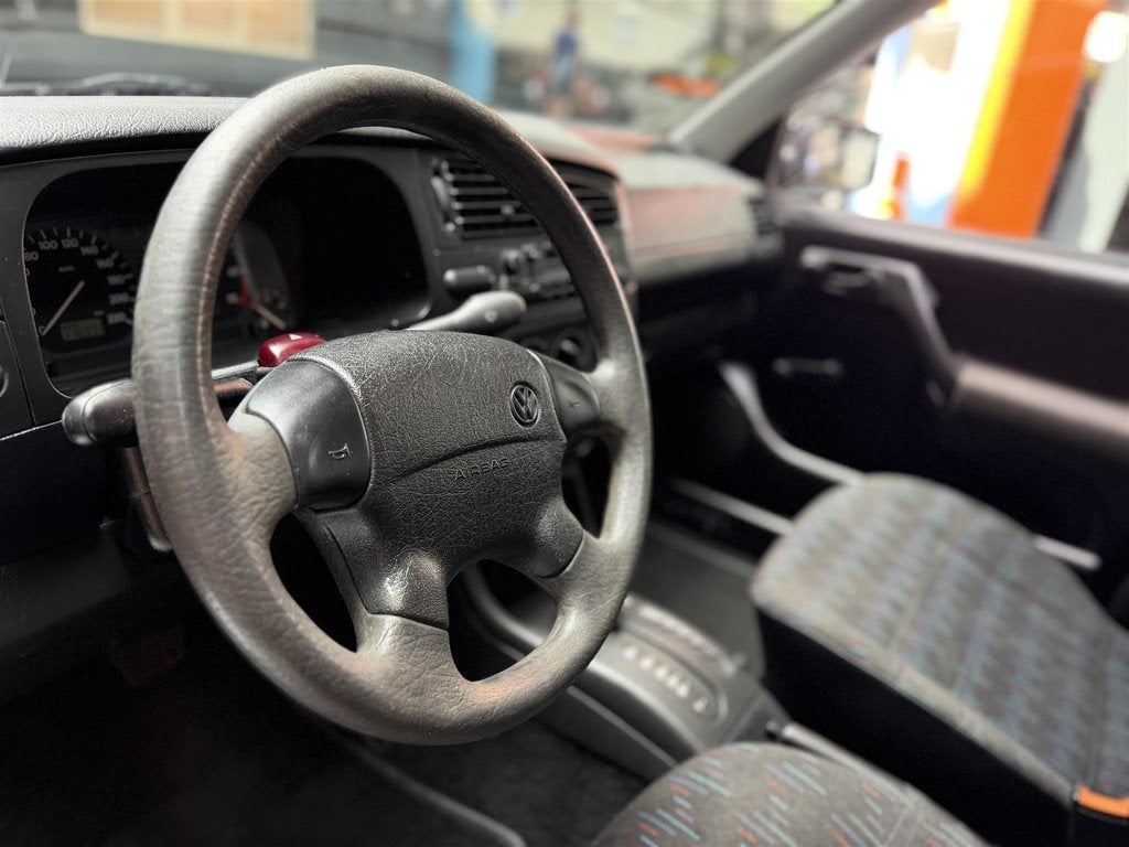 Volkswagen Golf 1.8 AUT Uniek | 116DKM | Dak | 5-Drs |, Auto's, Automaat, Volkswagen, Zwart, Origineel Nederlands